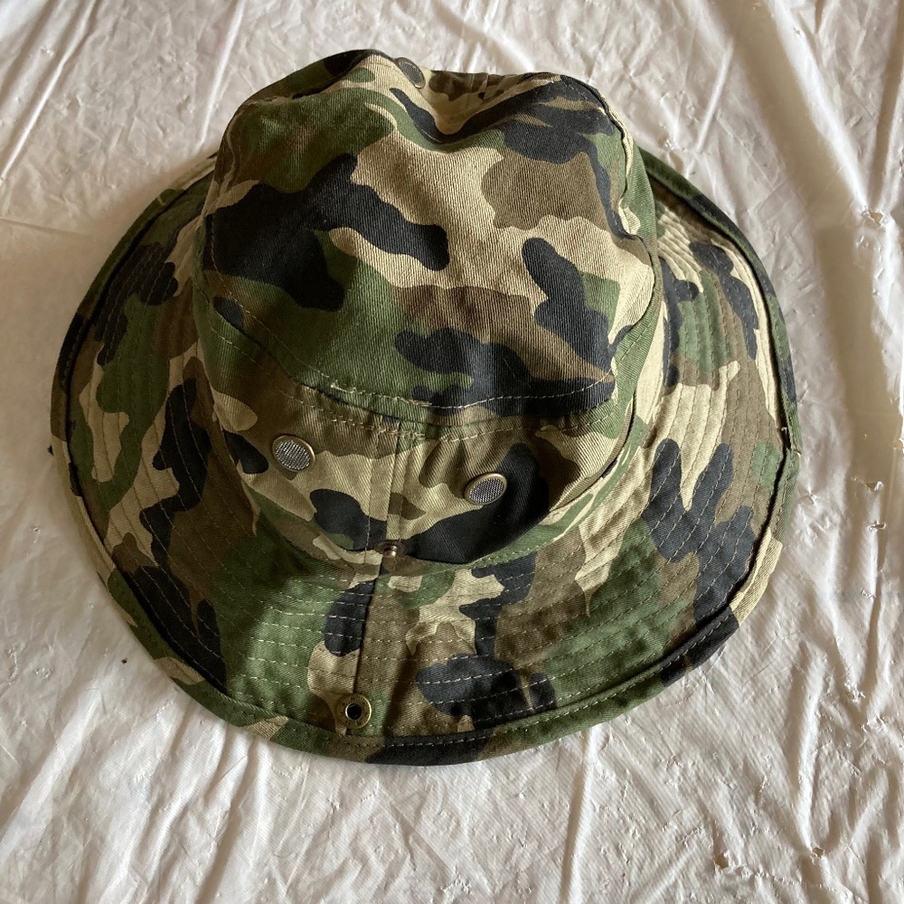 Camo Bucket Hat W/Adjustable Chin Strap NWOT